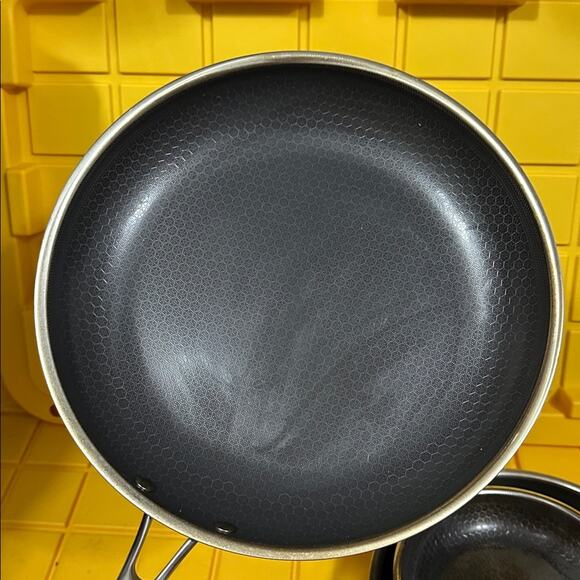 HEXCLAD 4 Piece Nonstick Stainless Steel Frying Pan Set 8,10 12” $400 - Picture 2 of 7